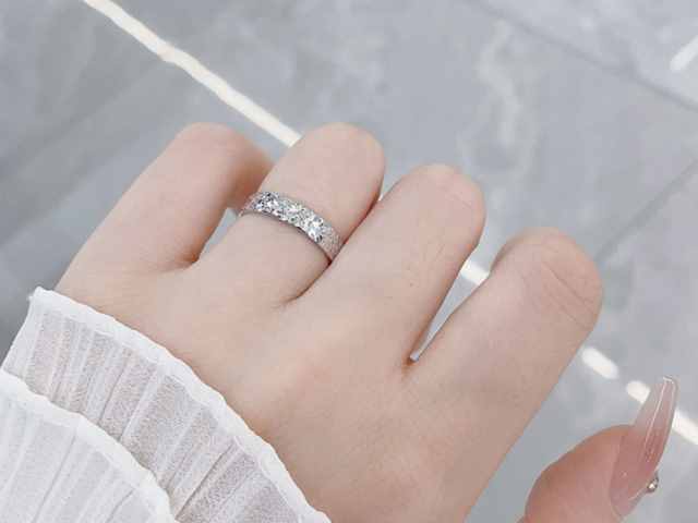 黄金狂飙中机构看至5000美元 称正重估“尾部风险”