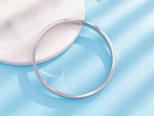 泽连斯基赴立陶宛会晤国际银走高