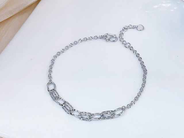 【黄金期货收评】TACO交易来袭黄金涨势未变 沪金微涨1087元