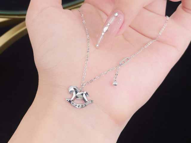 伦敦银试探99美元关口 各国加快“去美元化”