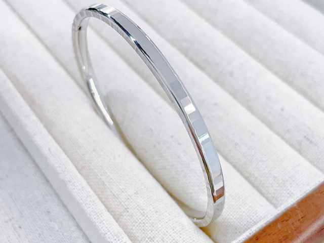 3月3日现货白银最新报86.33美元/盎司 日内下跌3.30%(附珠宝品牌白银报价)