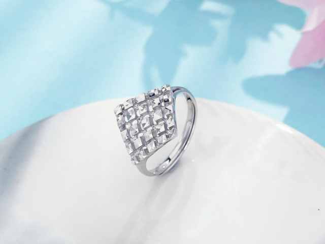 2025版熊猫纪念币100克精制金币现在市场价是多少（2026年02月02日）