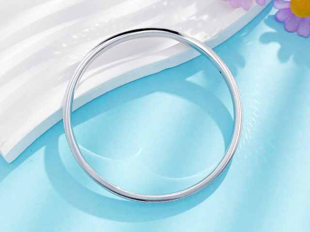 【黄金期货收评】黄金处于“伪避险”困境 沪金反弹1048元