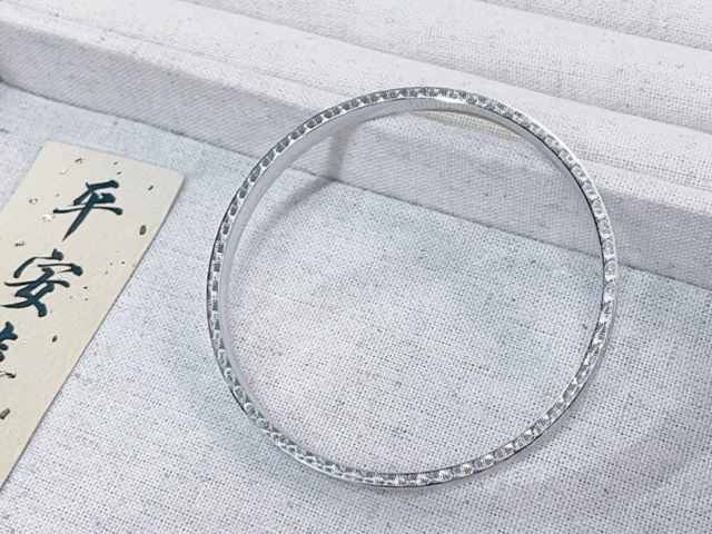 香港六福黄金饰品价格今天多少一克(2026年02月02日)