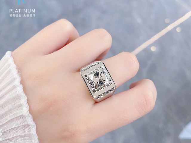 3月3日周生生黄金价格报1650元/克 较上一日上涨28元/克