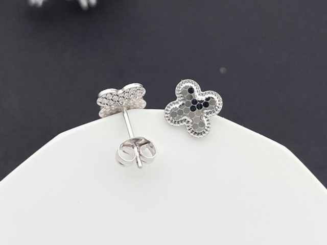 中国黄金今日股价：3月16日收盘下跌1.51%