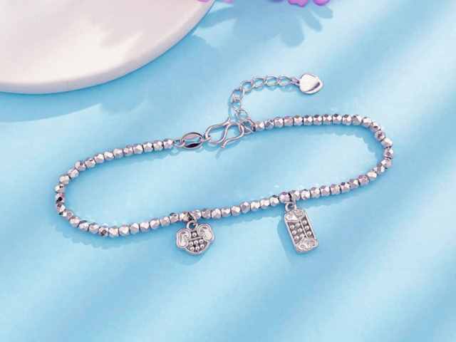 现货白银首破90美元 市值突破5万亿美元！