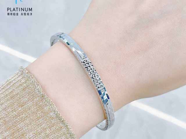 中国黄珍奢品资金条/储值金条/元宝金零售价多少一克（2026年01月17日）