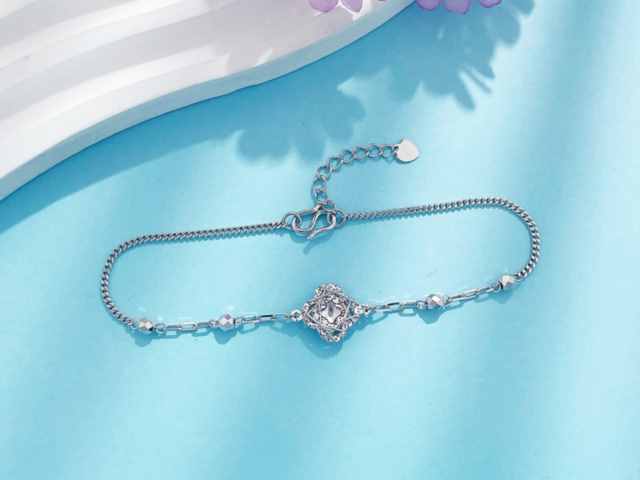 特朗普施政满意度下滑白银破20