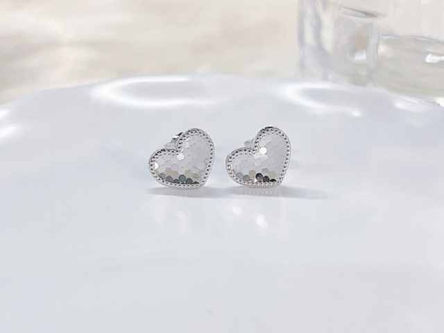 1月29日中国黄金基础金价1244.4元/克 零售价1260.7元/克