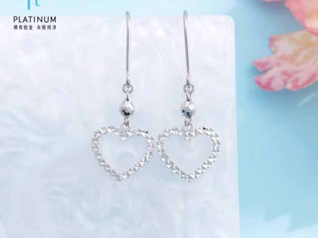 六福内地黄金饰品价格今天多少一克（2026年03月16日）