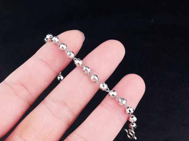 AI股暴跌竟成黄金“杀手”! 国际金4880V型反转