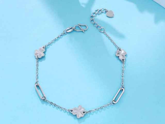 黄金5000关成多空分水岭 中东局势与利率预期拉锯金价