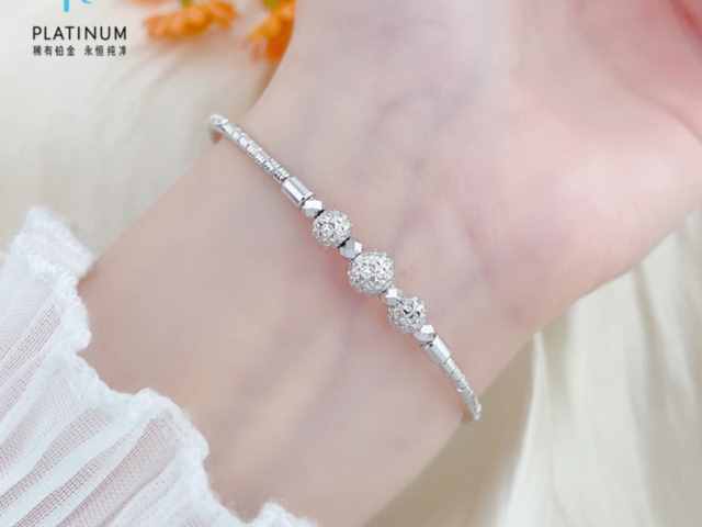 熊猫发行30周年金银币价格今天多少一克（2026年03月05日）