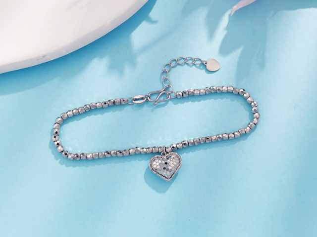 1月23日周生生黄金价格报1545元/克 较昨日大涨53元