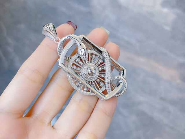 2025版熊猫纪念币150克精制金币现在市场价是多少（2026年01月16日）