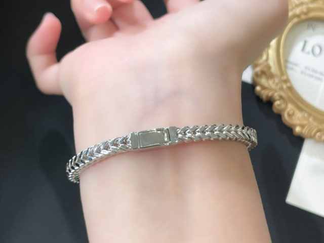 周生生内地金条价格今天多少一克（2026年02月04日）