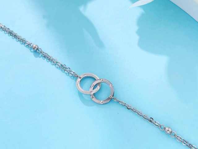 金价再刷历史高位5090美元 债务危机还是投机泡沫？