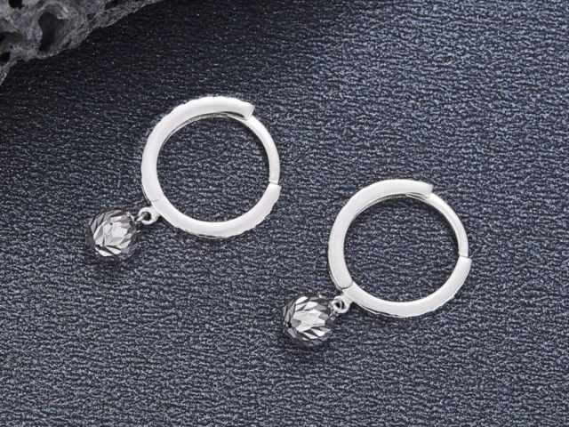 3月20日潮宏基黄金价格报1447元/克 较上一日下跌56元/克