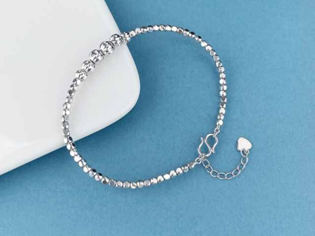 现货银目前区域震荡 聚焦美国政府停摆风险