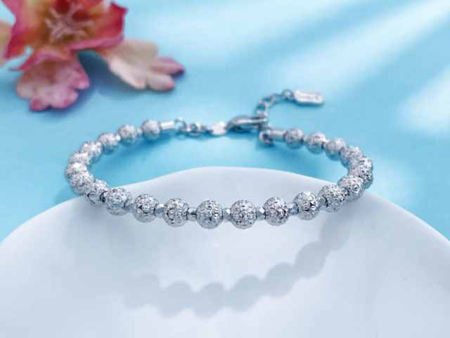 4月20日济南周生生黄金价格报1465元/克 较上一日下跌9元/克