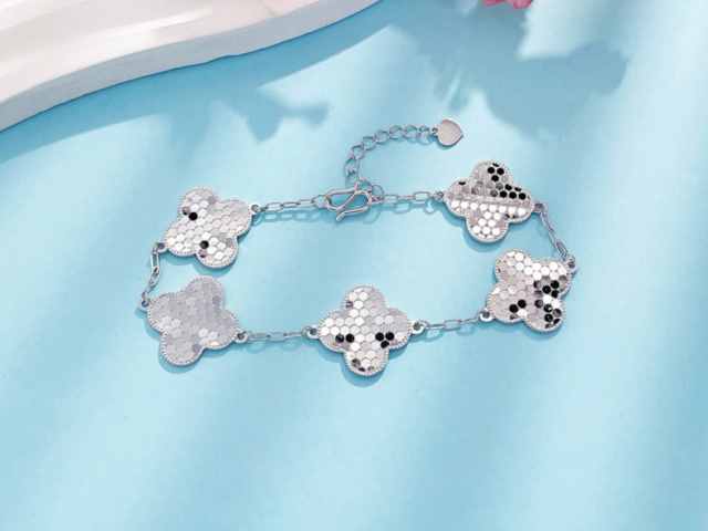 1月23日周六福黄金价格报1537元/克 较昨日大涨44元