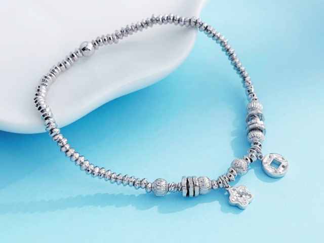 关税成本转嫁美国本土 黄金微涨承压1045元