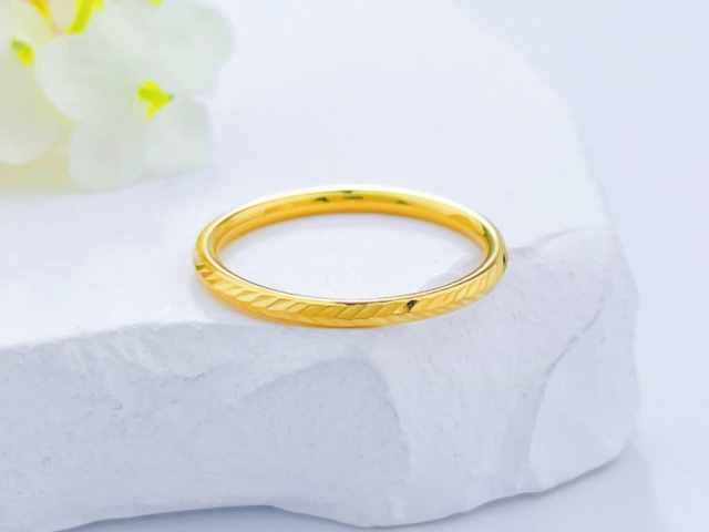 4月16日济南菜百黄金价格报1435元/克 较上一日保持不变