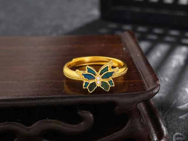 2月4日沪金主力日内大幅上涨7%