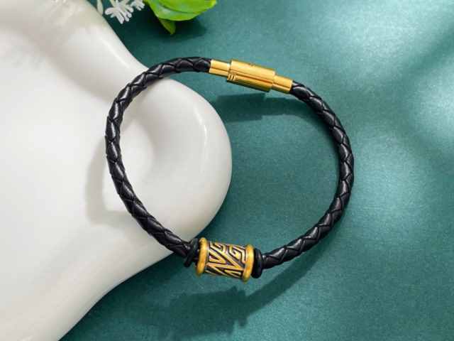 美国消费者信心小幅改善 金价重回5000美元上方