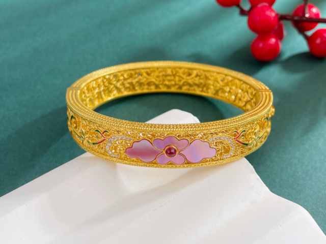 黄金遭恐慌抛售 盘中闪崩跌破4700美元