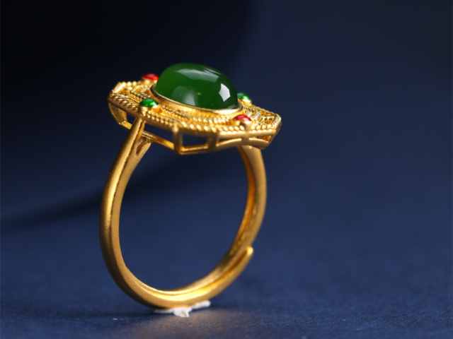 2月4日沪银主力合约日内涨超10%