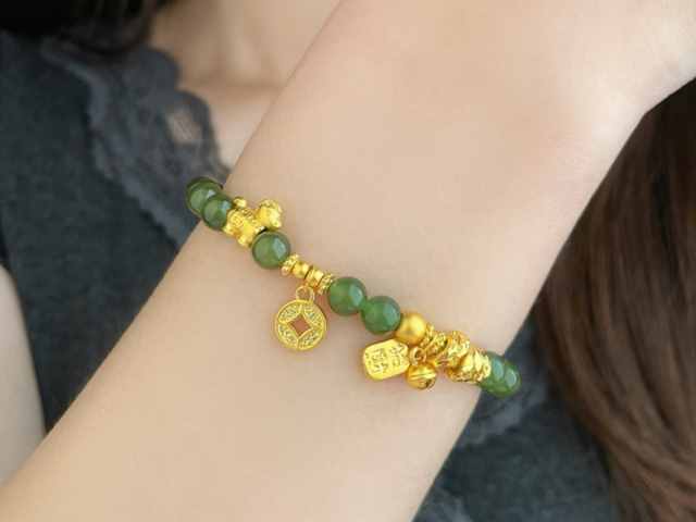 2026年2月13日济南周大生黄金报1529.0元/克 较月初上涨3.00%