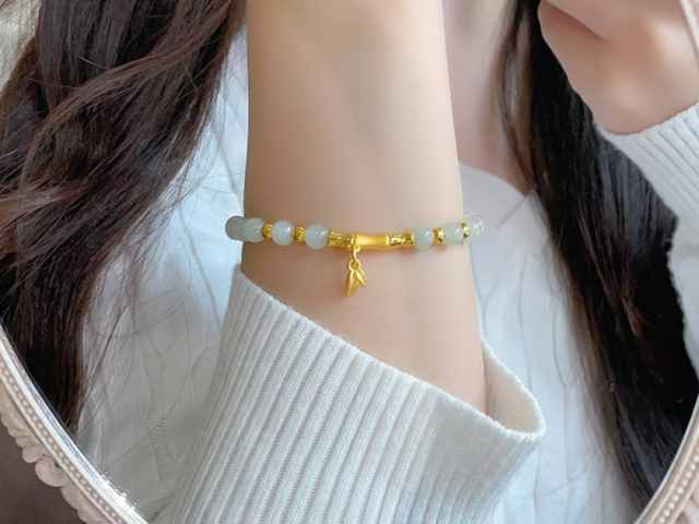 曼卡龙今日股价：2026年1月23日收盘报18.32元下跌2.12%