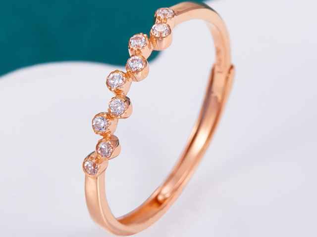 2026年2月2日萃华珠宝收盘报11.56元下跌9.97%