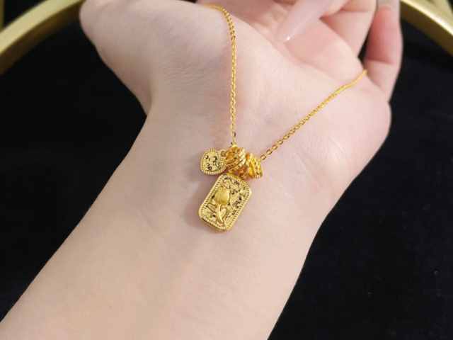 香港六福铂金多少钱一克（2026年04月01日）