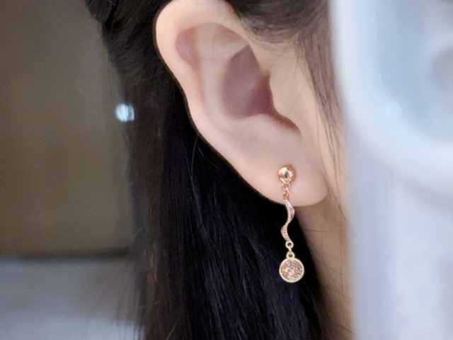 上海老庙黄金价格今天多少一克（2026年04月15日）