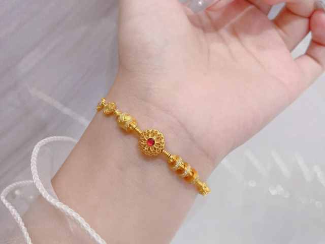 4月8日钯主力日内大幅上涨 最新报380.45元/克