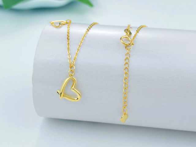 2月2日济南周大生黄金1489元/克 铂金报824元/克