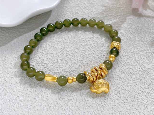 今日沈阳老凤祥黄金价格查询(2026年2月11日)