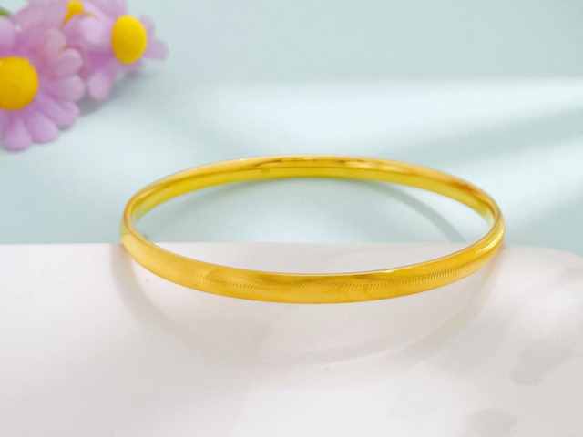 美元走弱叠加央行囤金支撑 金价回调空间有限