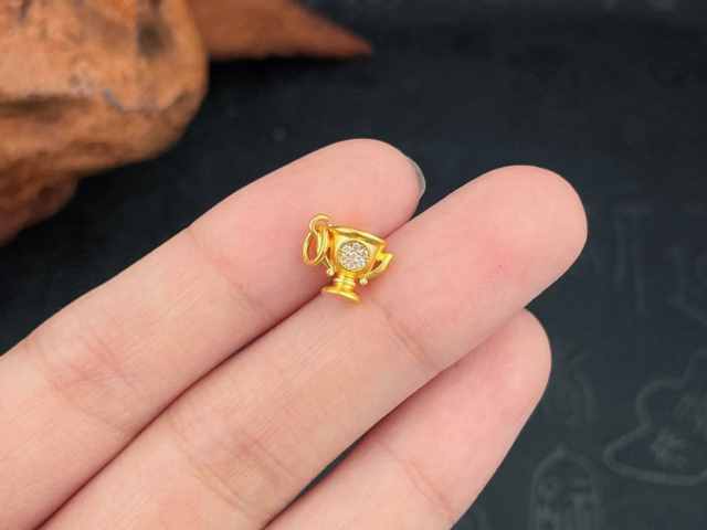 1月26日济南齐鲁金店黄金1316元/克 铂金779元/克