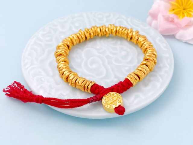 上海六福2月9日消息：黄金1558元/克 铂金报836元/克