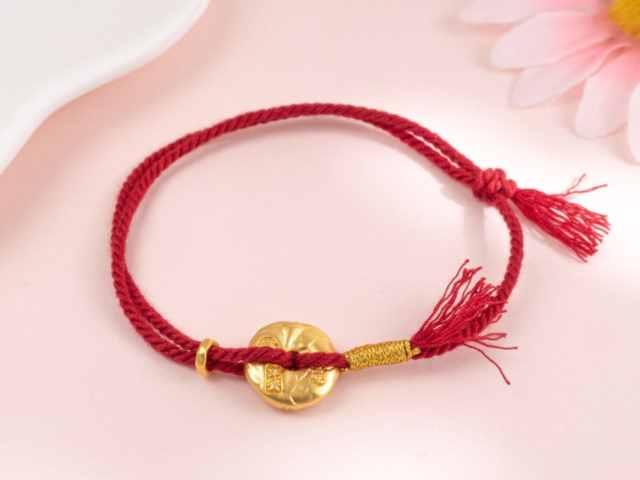 美元跌势市场目光转向黄金 金价继续上探冲破5200元