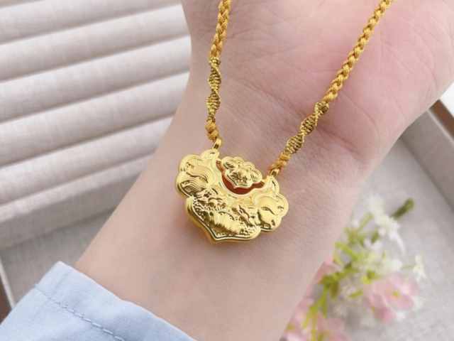 主席接替者“是谁”引争议 白银长期看涨100美元