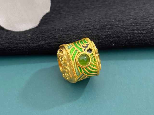 黄金新高背后现分歧 白银/铂族金属谁将接力？