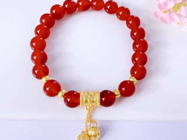 现货黄金创历史新高 短期看4890阻力+中期望5000美元