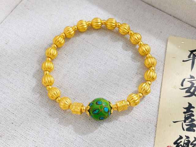 2月4日济南周大福黄金价格报1566元/克 较昨日上涨71元/克