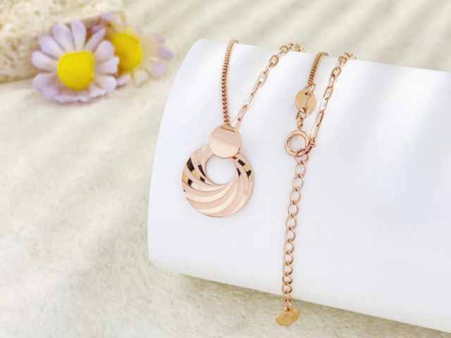 2月4日现货黄金重返5000美元大关（附珠宝品牌黄金报价）