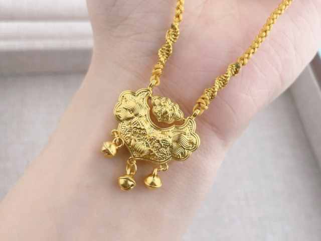 黄金旗形上破白银冲百在即